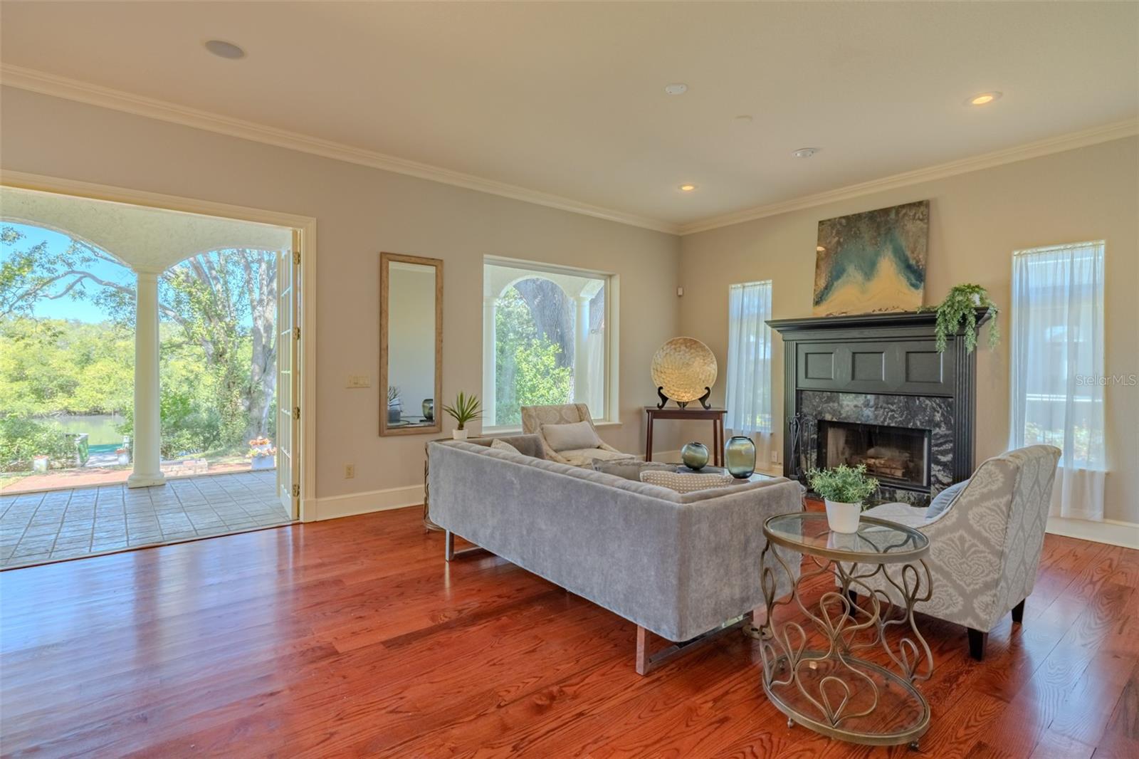 Listing photo id 21 for 4605 Vasconia Street