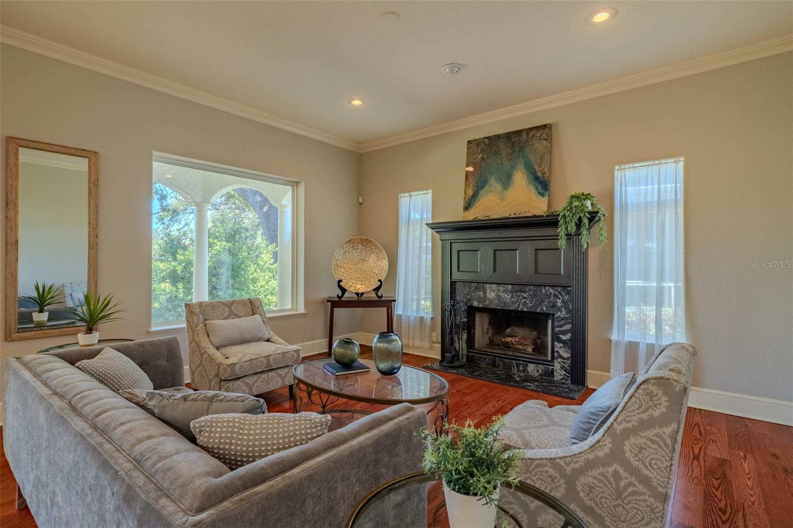 Listing photo id 23 for 4605 Vasconia Street