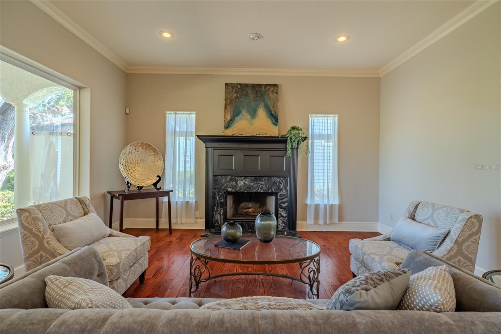 Listing photo id 25 for 4605 Vasconia Street