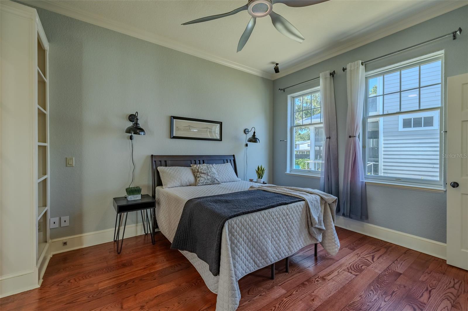 Listing photo id 27 for 4605 Vasconia Street