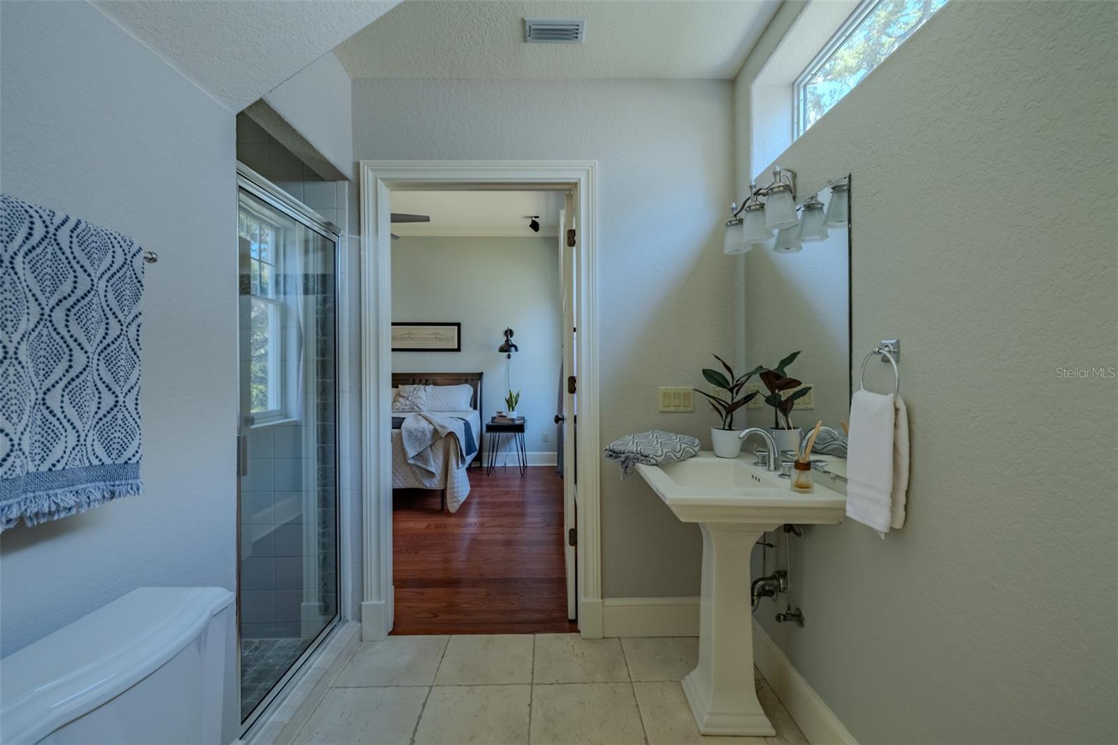 Listing photo id 30 for 4605 Vasconia Street