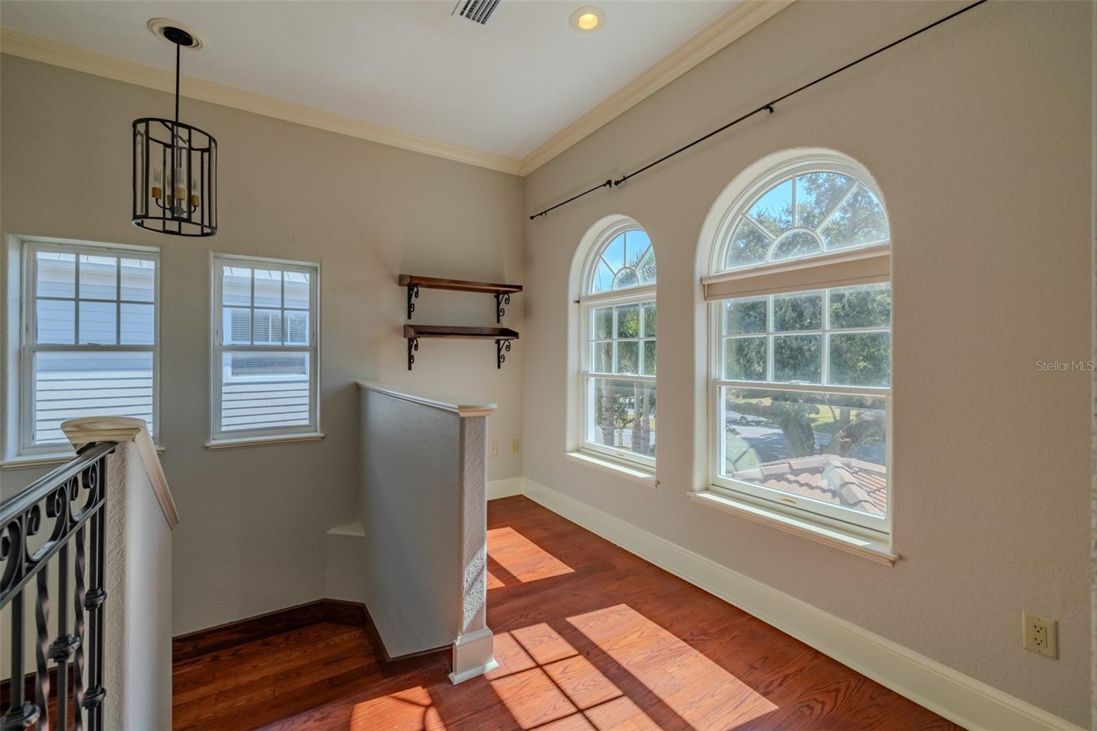 Listing photo id 36 for 4605 Vasconia Street