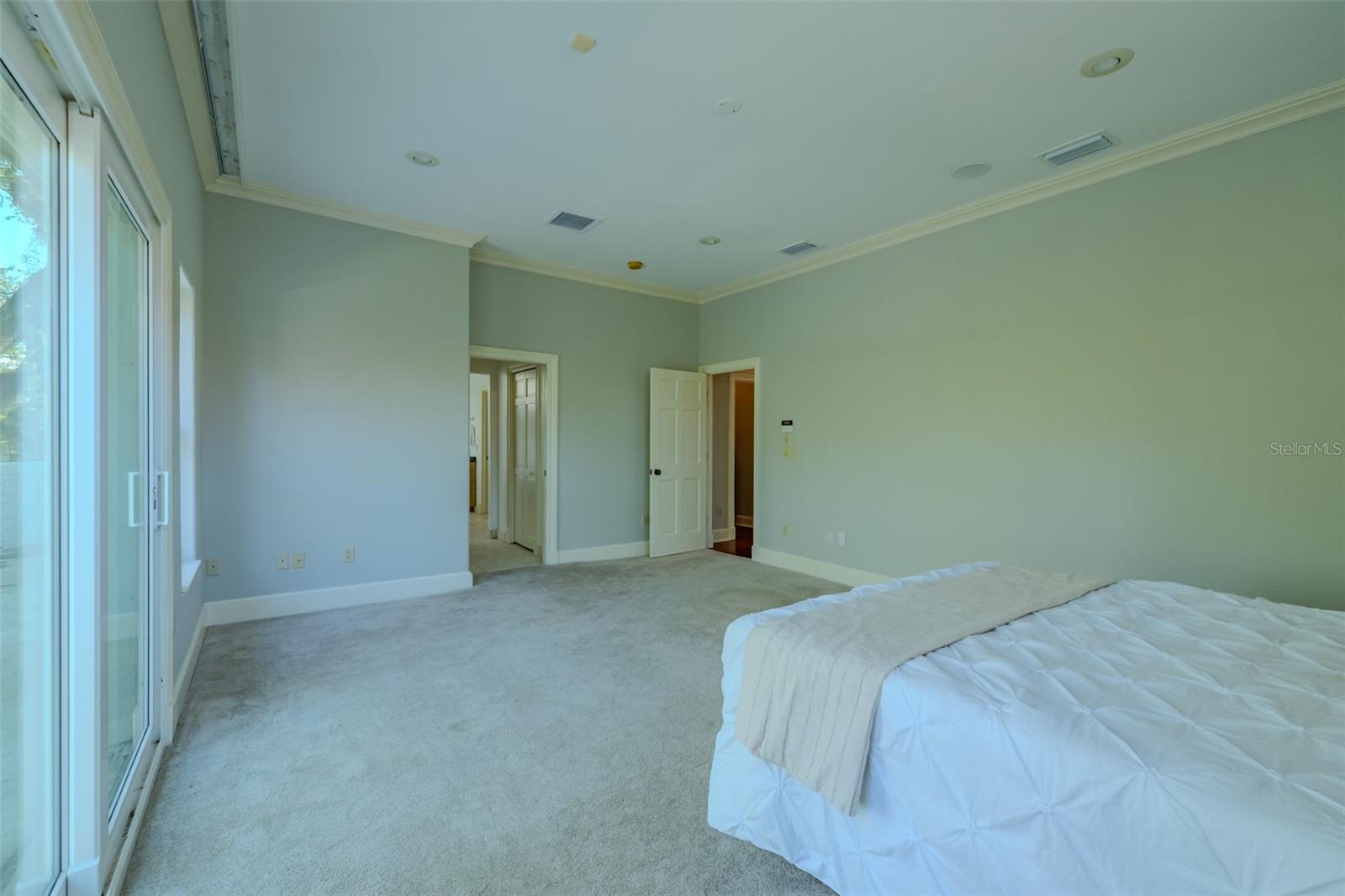 Listing photo id 39 for 4605 Vasconia Street