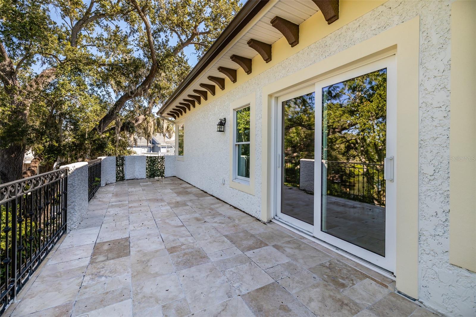 Listing photo id 41 for 4605 Vasconia Street