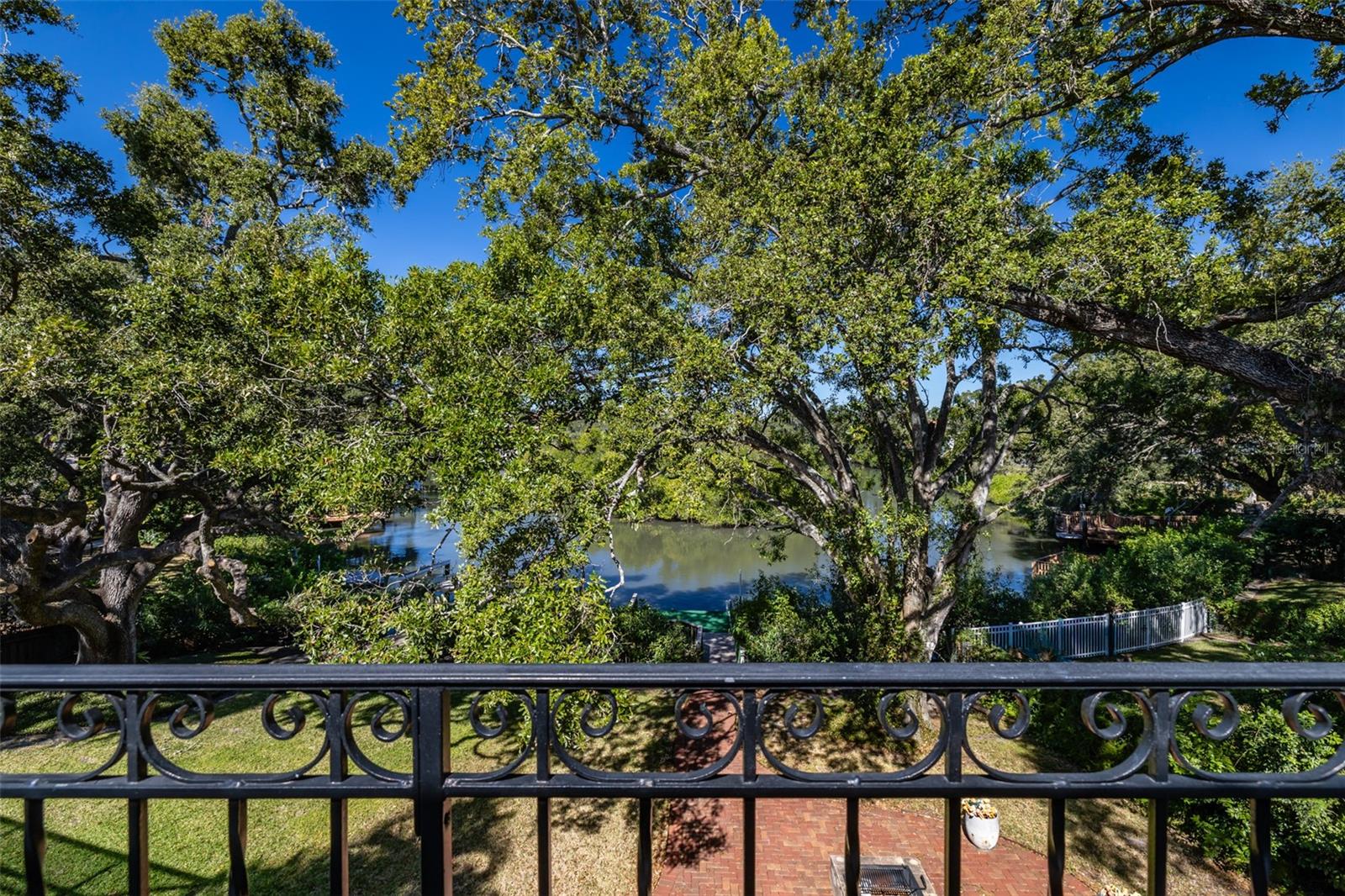 Listing photo id 44 for 4605 Vasconia Street