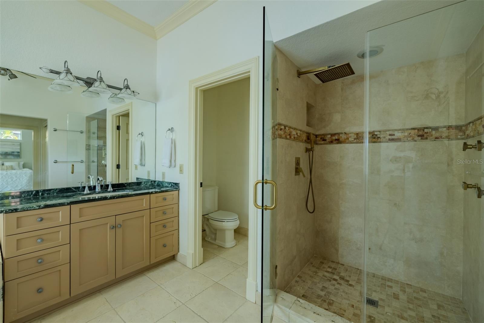 Listing photo id 46 for 4605 Vasconia Street