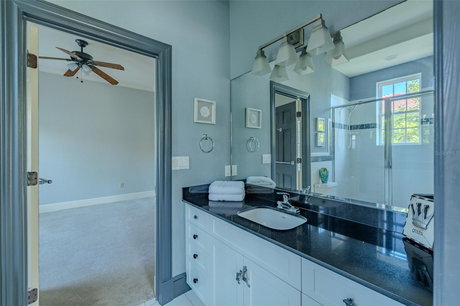 Listing photo id 51 for 4605 Vasconia Street