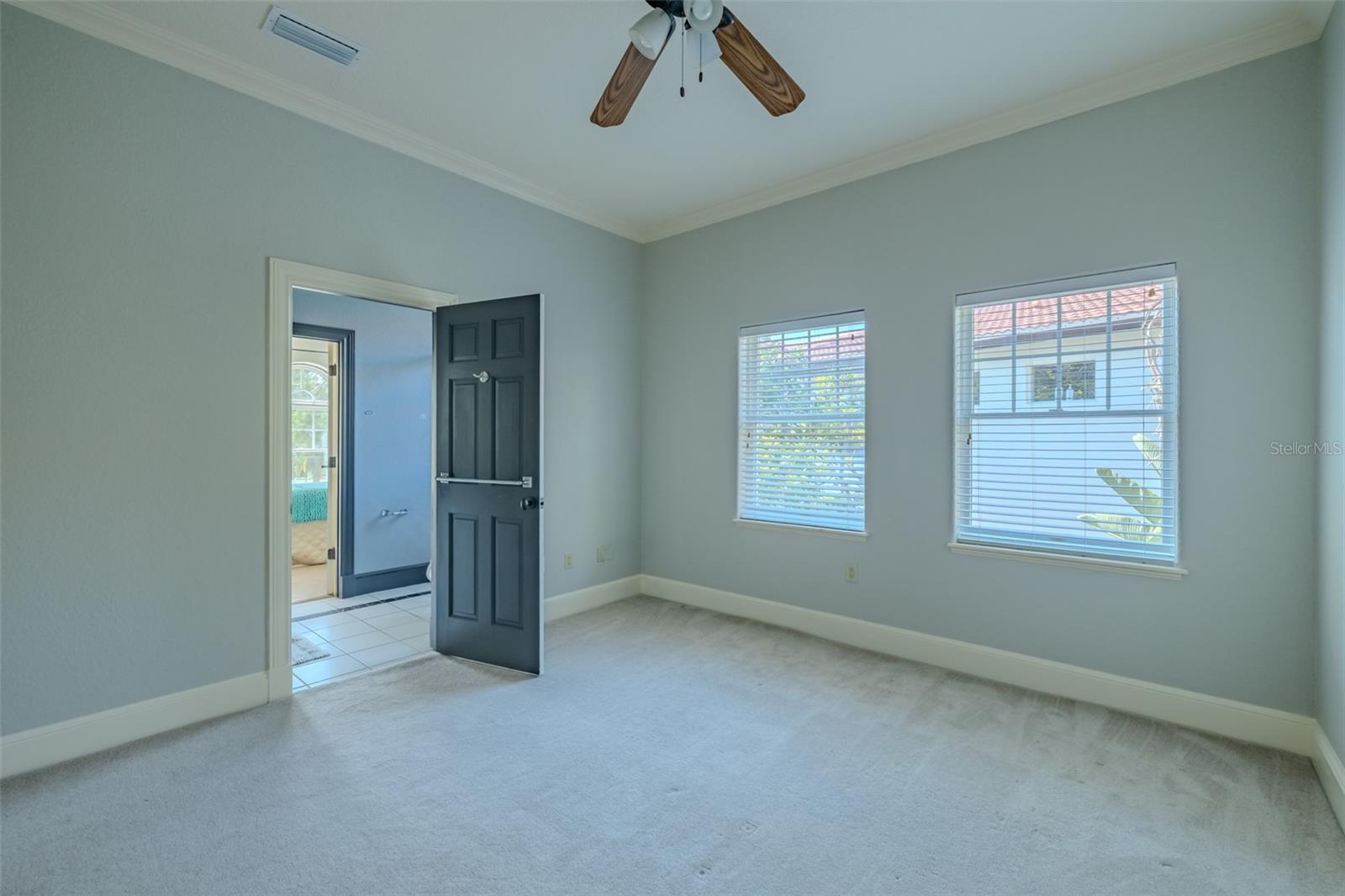 Listing photo id 53 for 4605 Vasconia Street