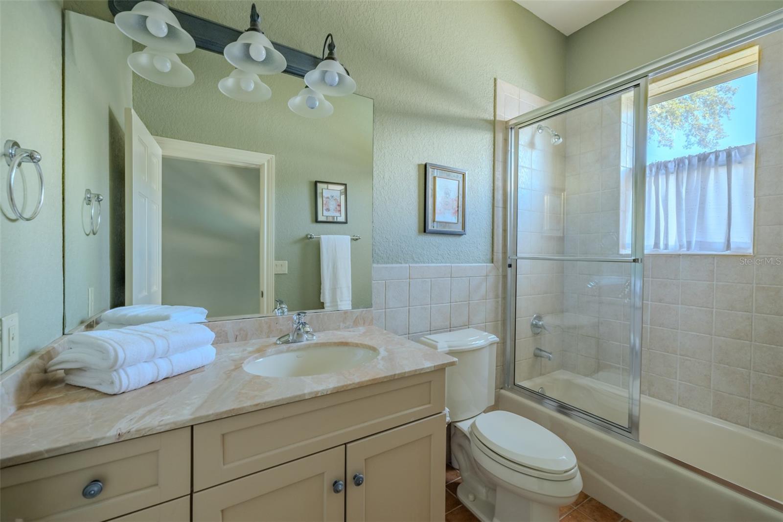 Listing photo id 54 for 4605 Vasconia Street