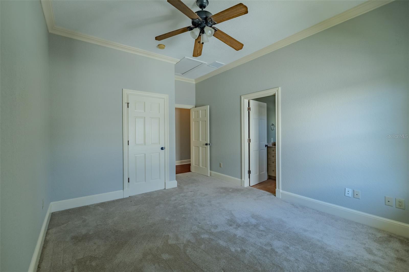 Listing photo id 56 for 4605 Vasconia Street