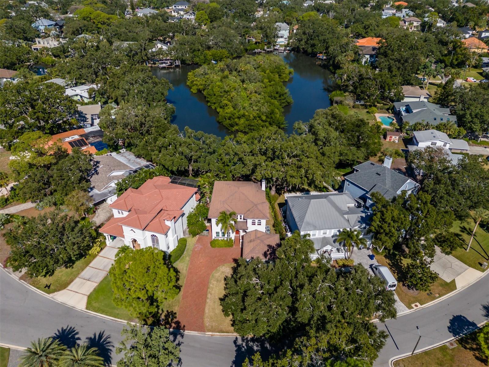 Listing photo id 69 for 4605 Vasconia Street