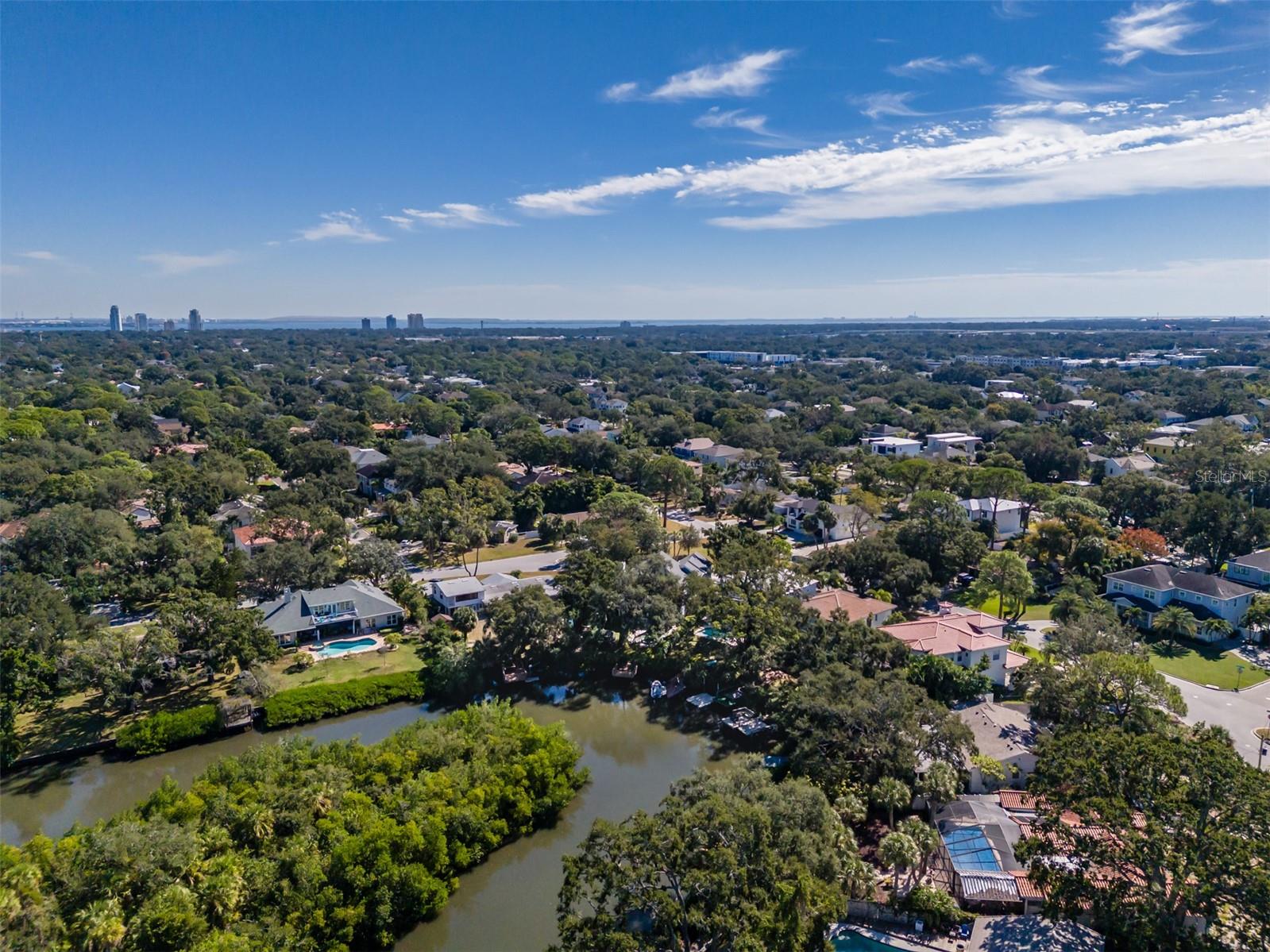 Listing photo id 72 for 4605 Vasconia Street