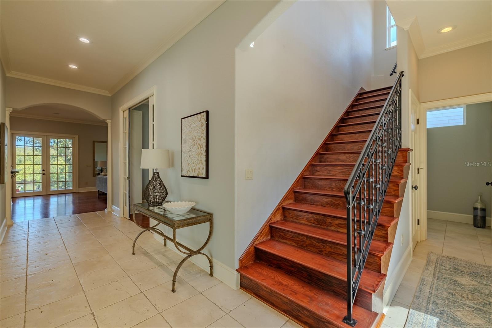 Listing photo id 7 for 4605 Vasconia Street