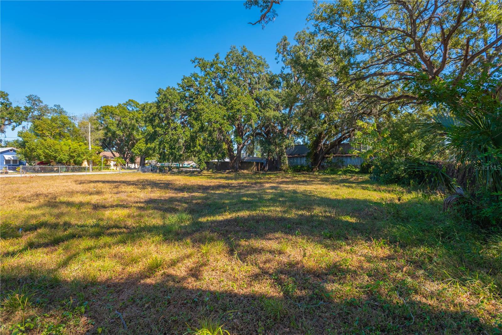 Image 6 of 8 For  Deleuil Ave  