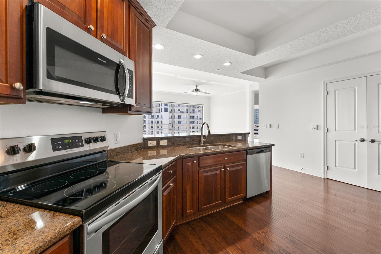 Image 10 of 39 For 1209 Cumberland Avenue 1201