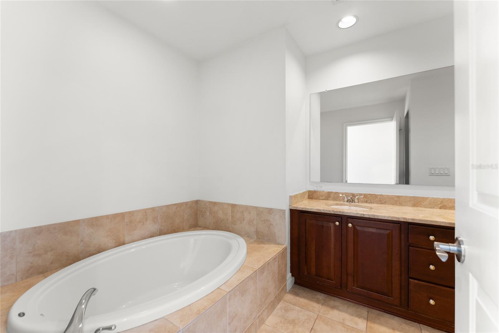 Image 16 of 39 For 1209 Cumberland Avenue 1201