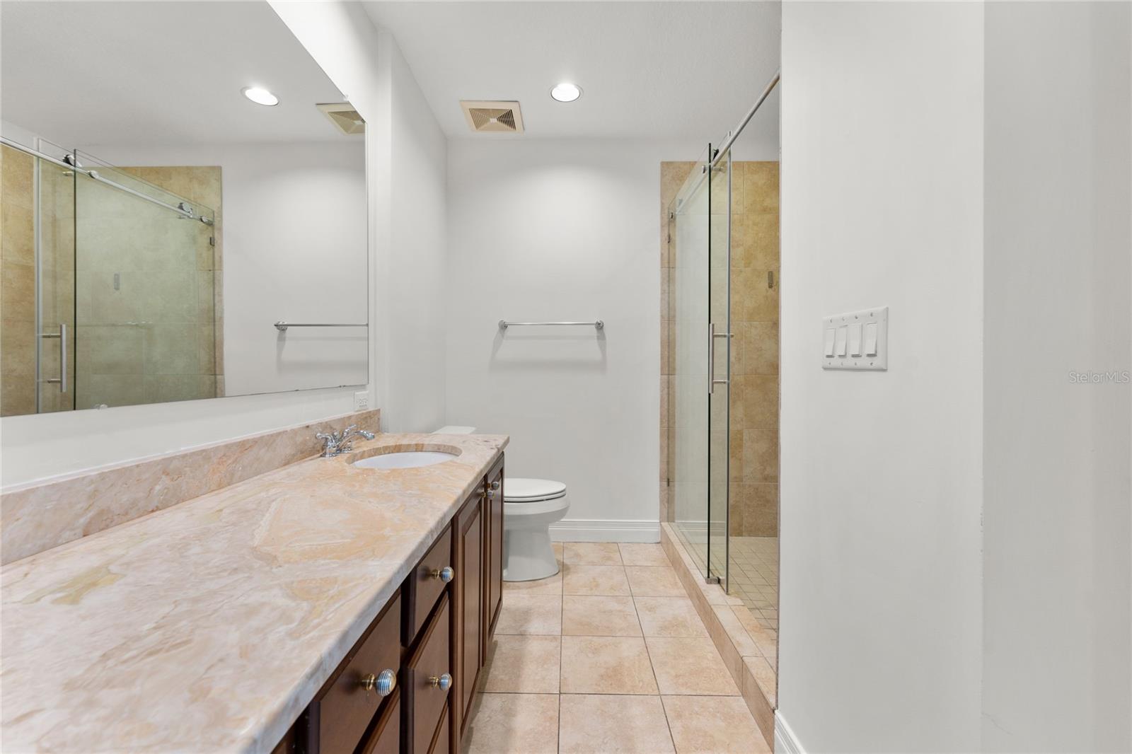 Image 17 of 39 For 1209 Cumberland Avenue 1201