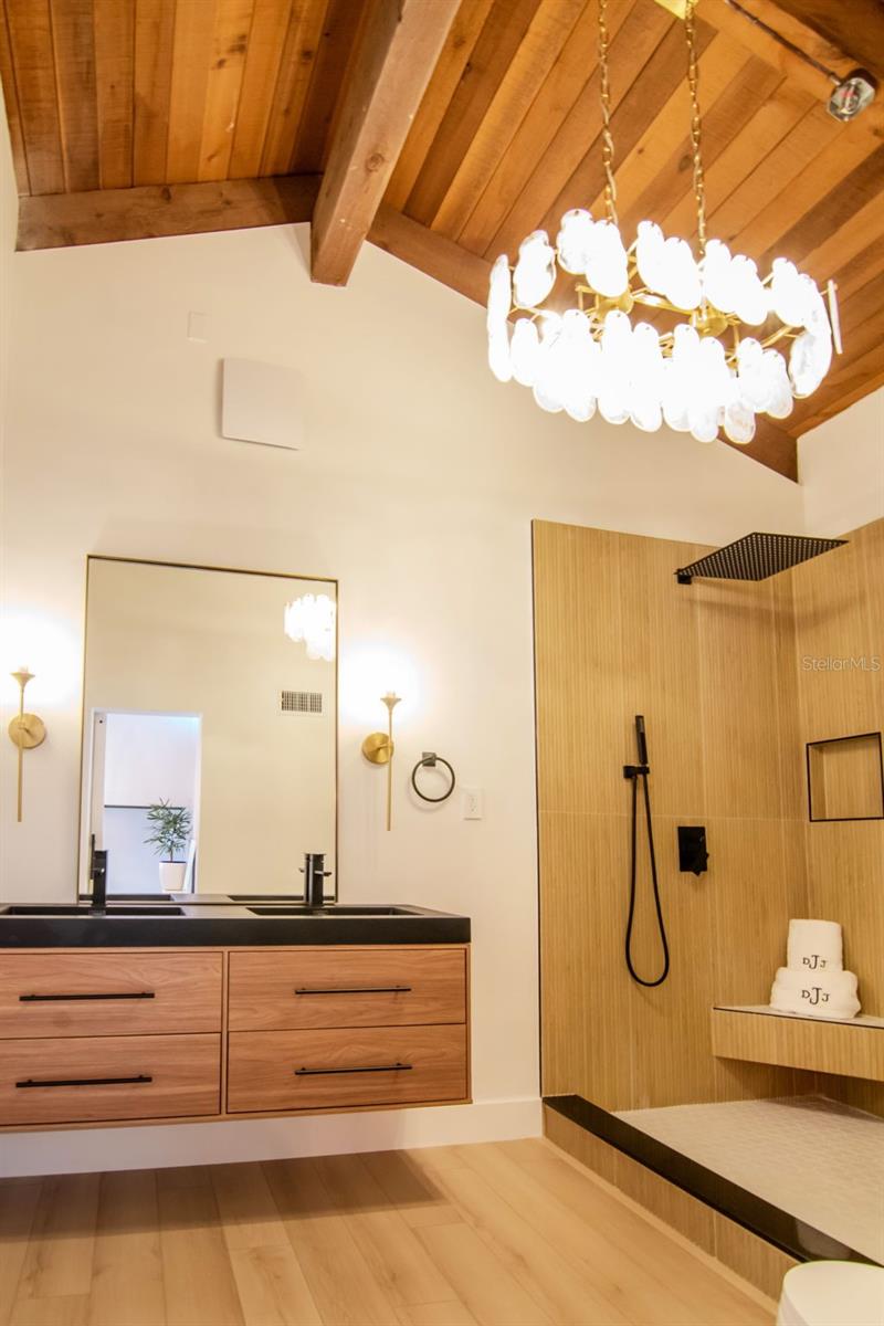 Image 25 of 100 For 1296 Weybridge Lane