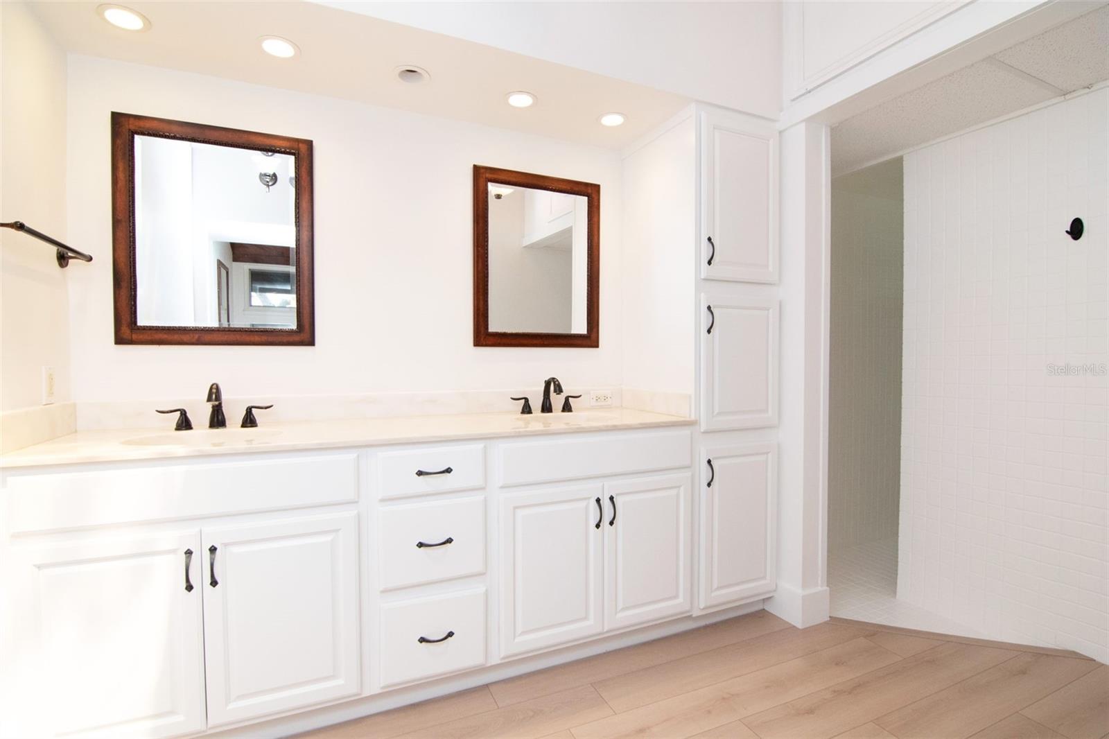 Image 26 of 100 For 1296 Weybridge Lane