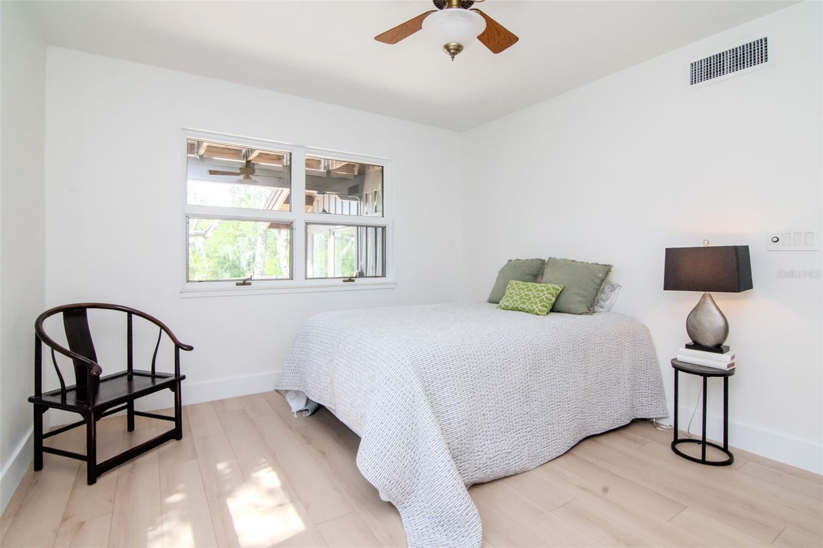 Image 29 of 100 For 1296 Weybridge Lane