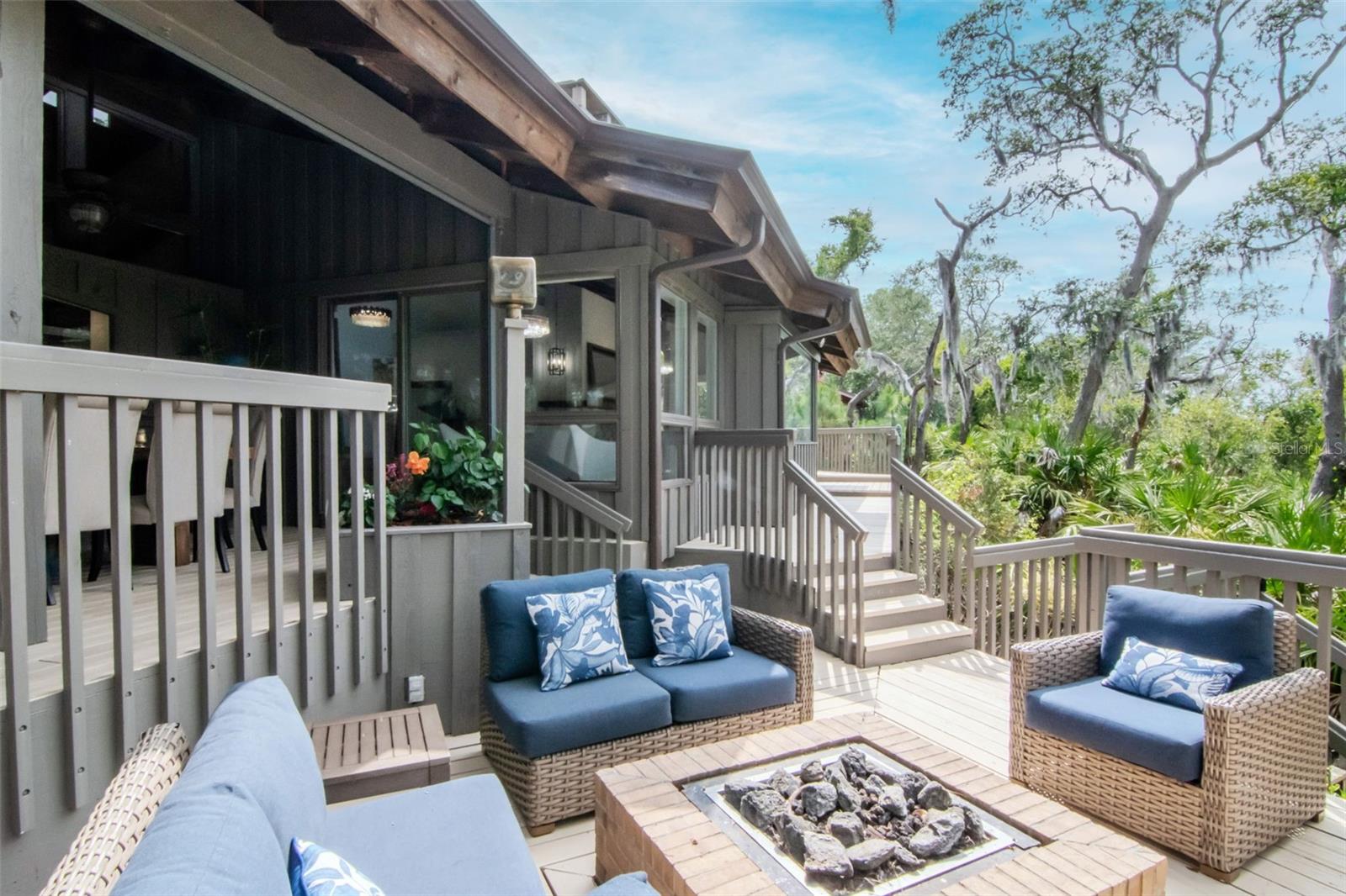 Image 41 of 100 For 1296 Weybridge Lane