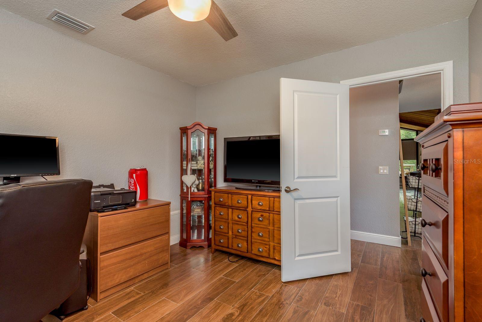 Image 15 of 34 For 1627 Belltower