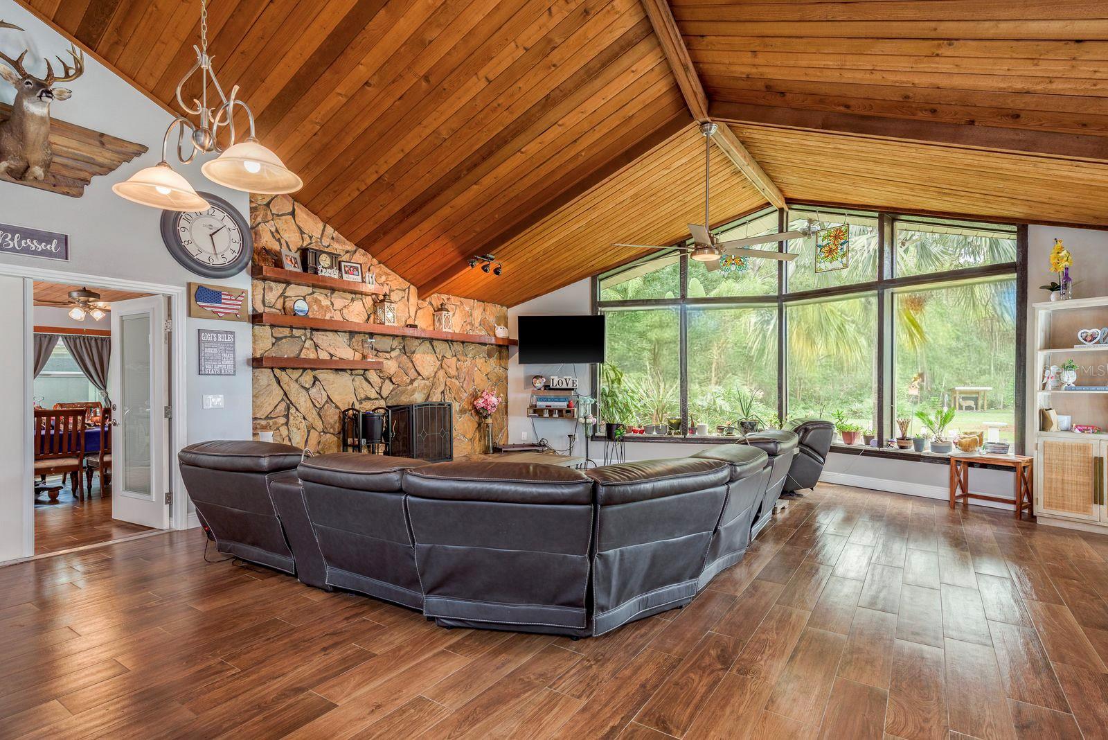 Image 8 of 34 For 1627 Belltower