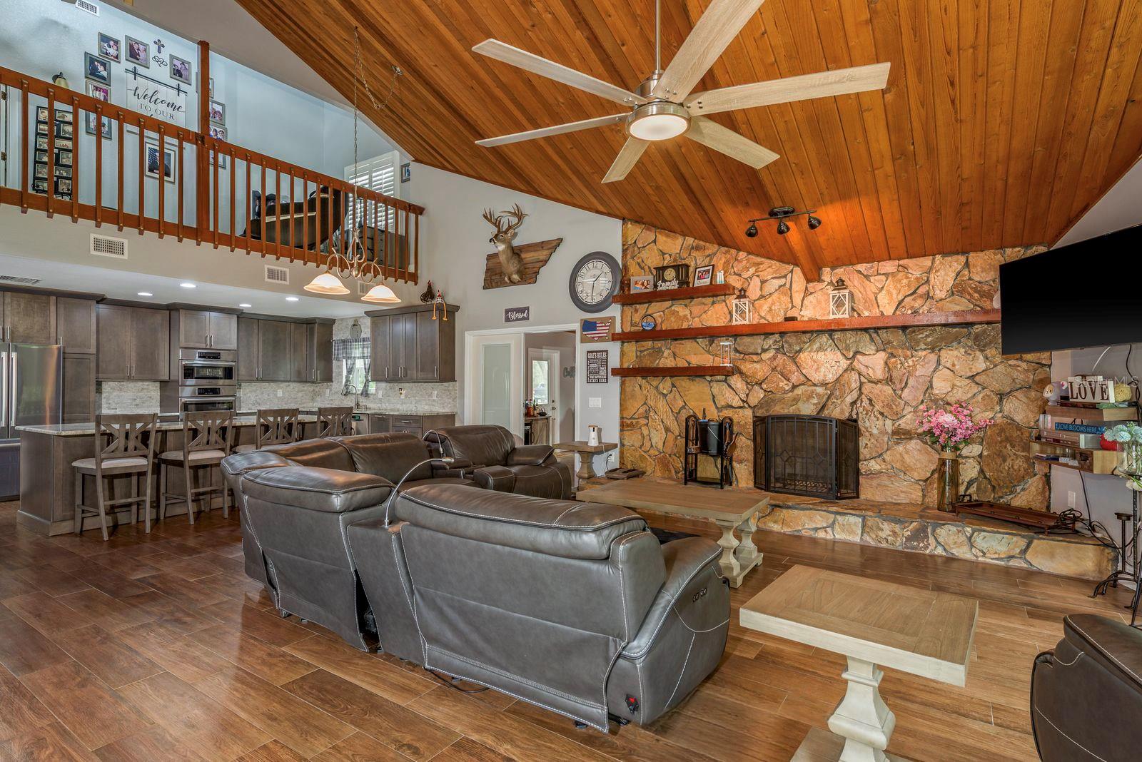 Image 9 of 34 For 1627 Belltower