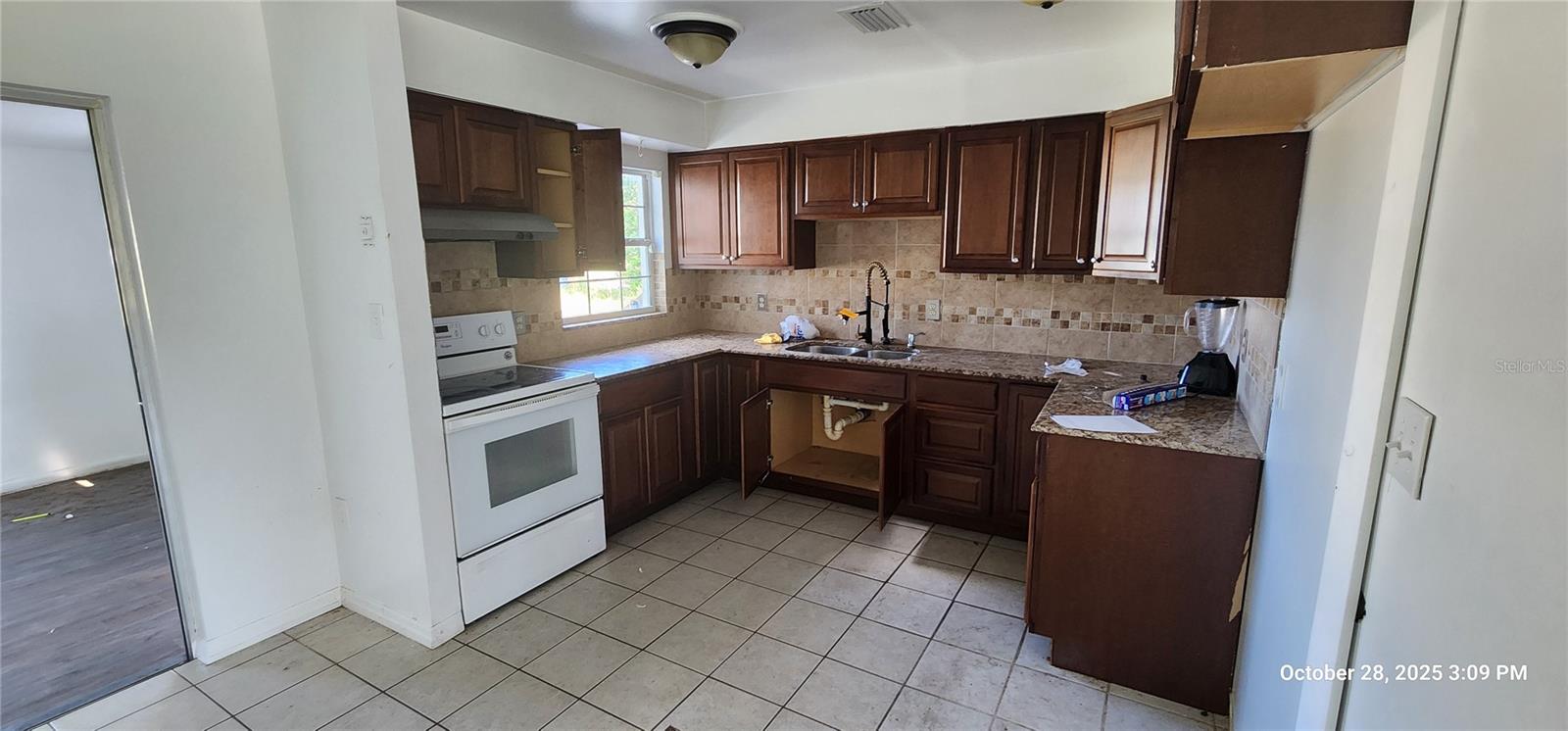 Image 6 of 30 For 320 Plumosa Avenue