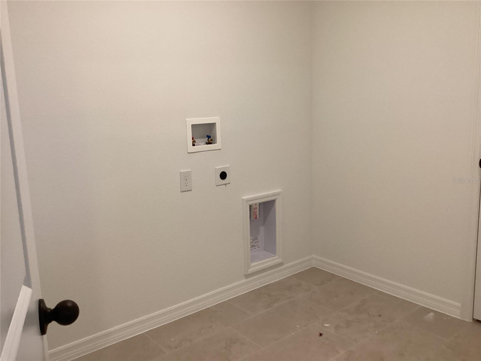 Image 28 of 40 For 2298 Broadbrook Drive