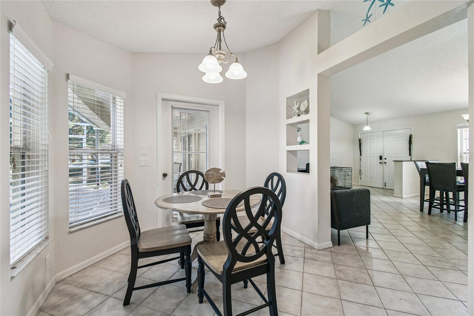 Listing photo id 13 for 4563 Bayridge Court