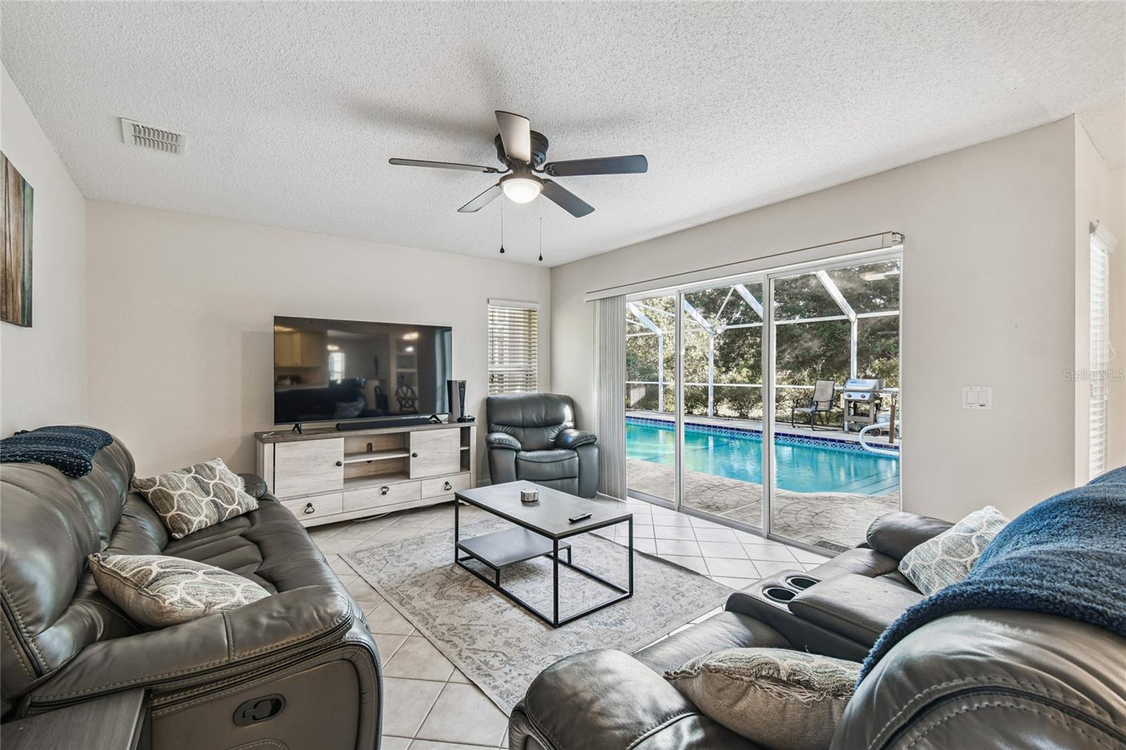 Listing photo id 16 for 4563 Bayridge Court