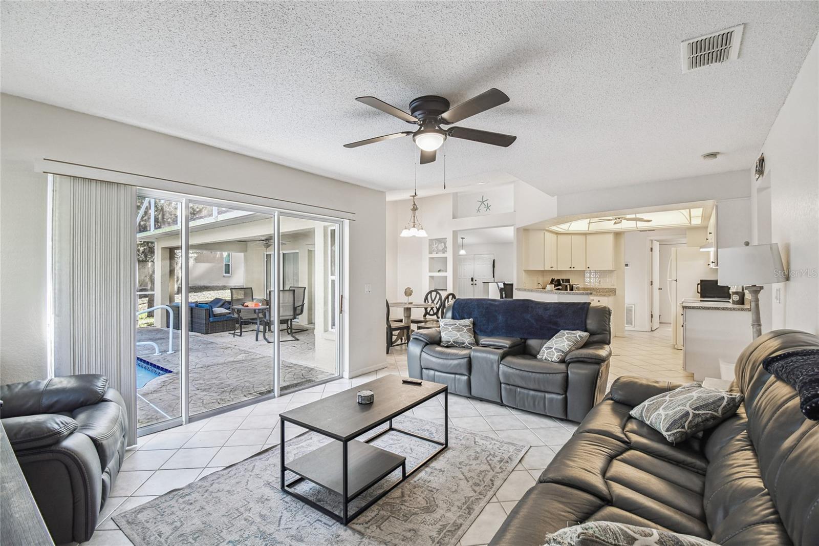 Listing photo id 17 for 4563 Bayridge Court