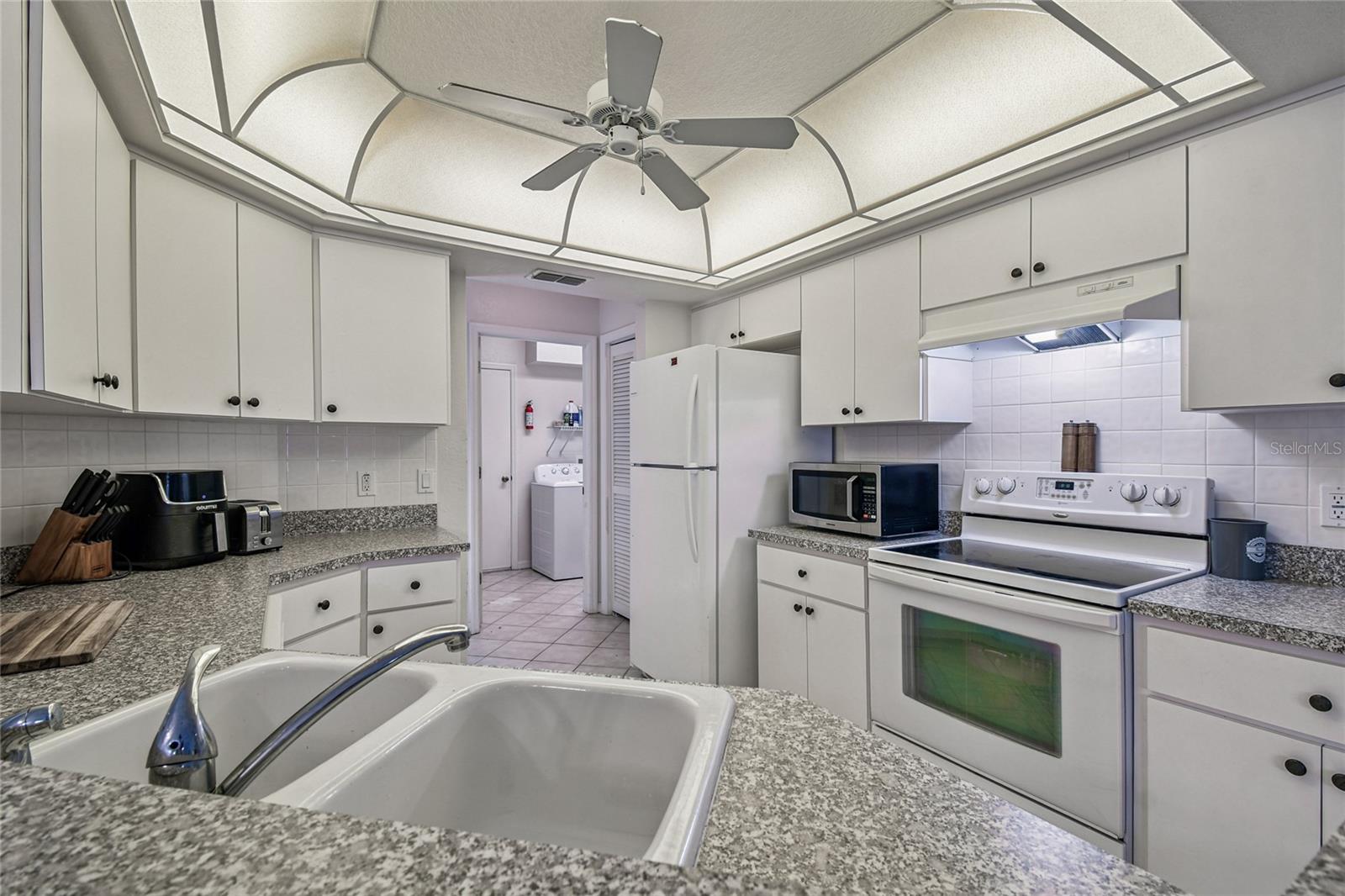 Listing photo id 21 for 4563 Bayridge Court