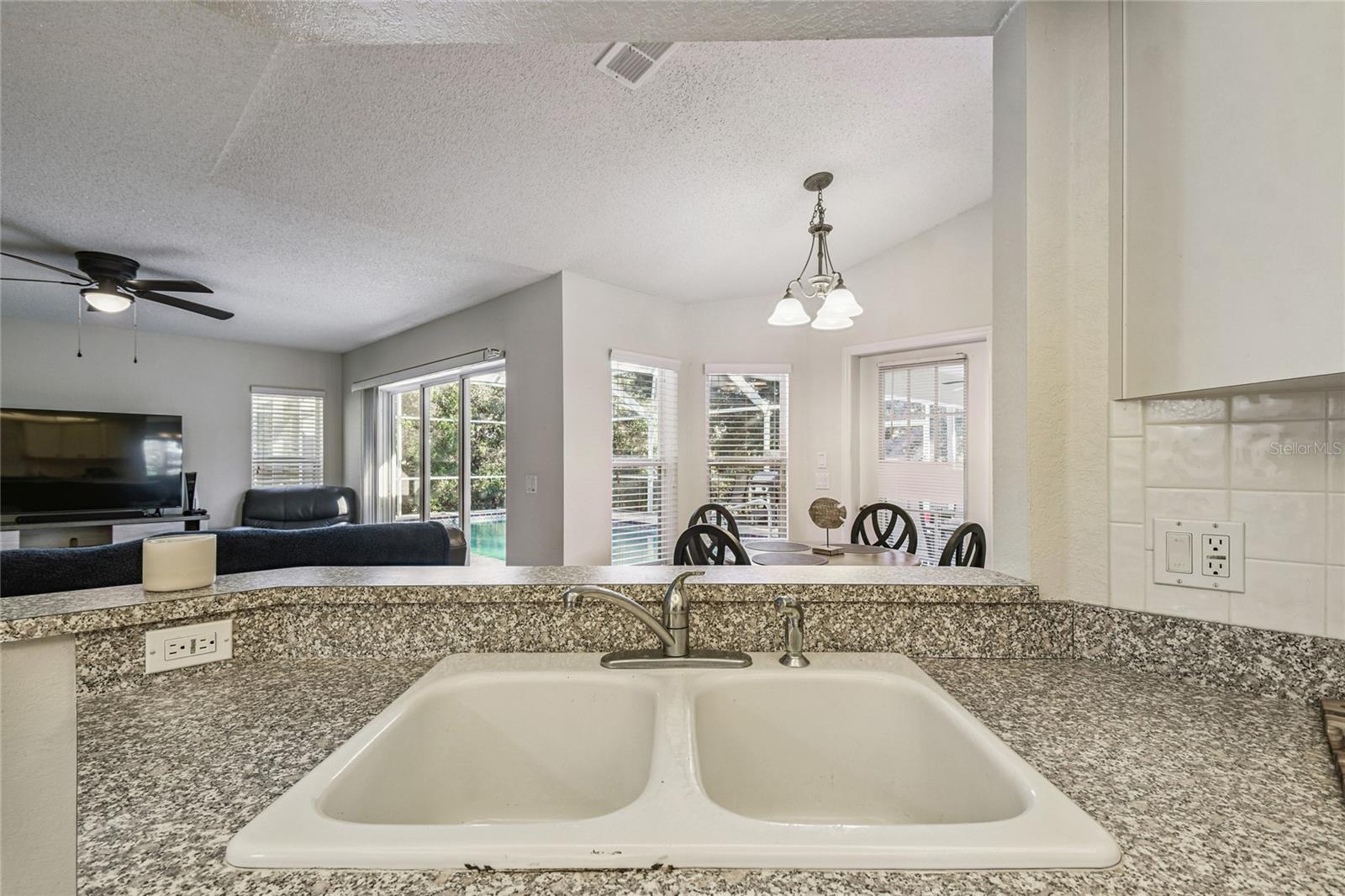 Listing photo id 22 for 4563 Bayridge Court