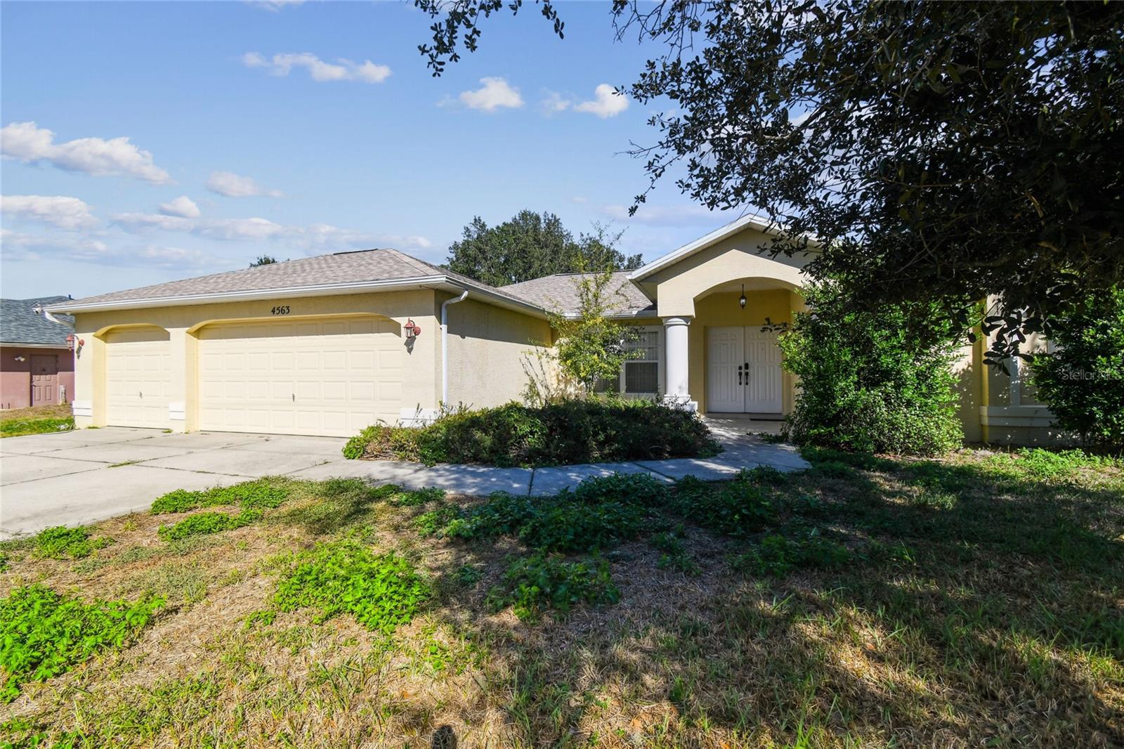 Listing photo id 1 for 4563 Bayridge Court