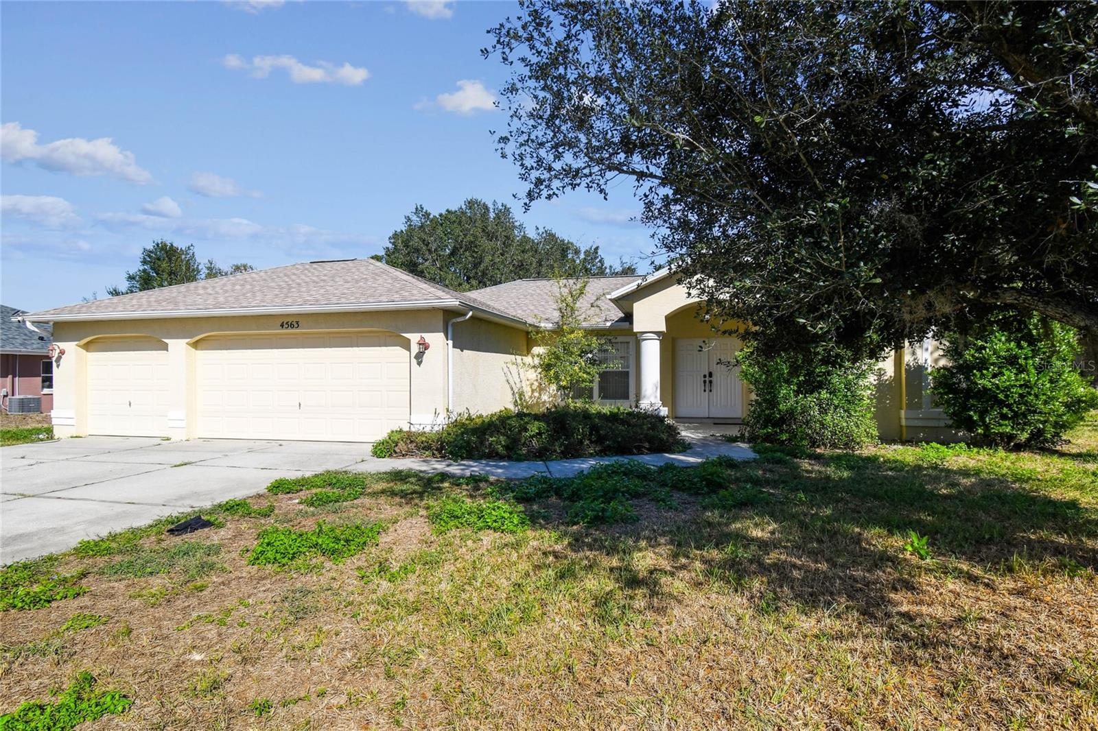 Listing photo id 2 for 4563 Bayridge Court