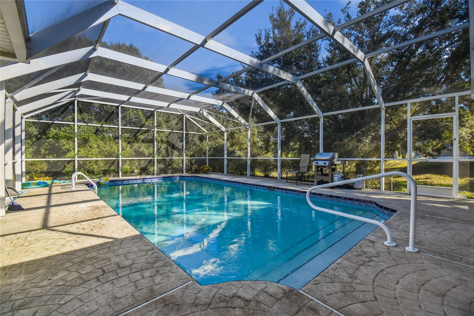 Listing photo id 40 for 4563 Bayridge Court