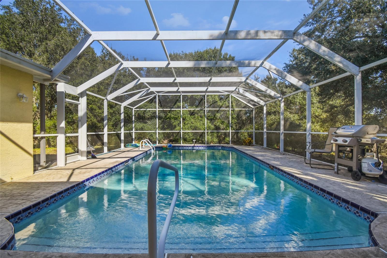 Listing photo id 41 for 4563 Bayridge Court