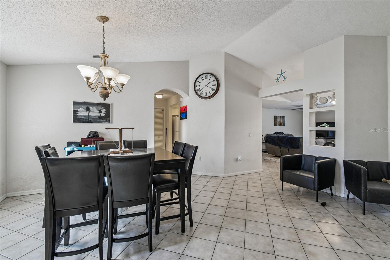 Listing photo id 5 for 4563 Bayridge Court