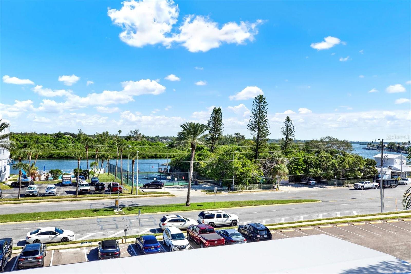 Image 32 of 35 For 18304 Gulf Boulevard 311