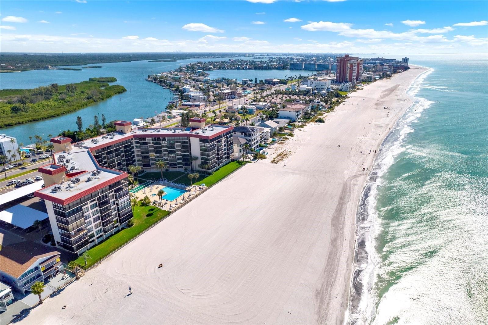 Image 33 of 35 For 18304 Gulf Boulevard 311