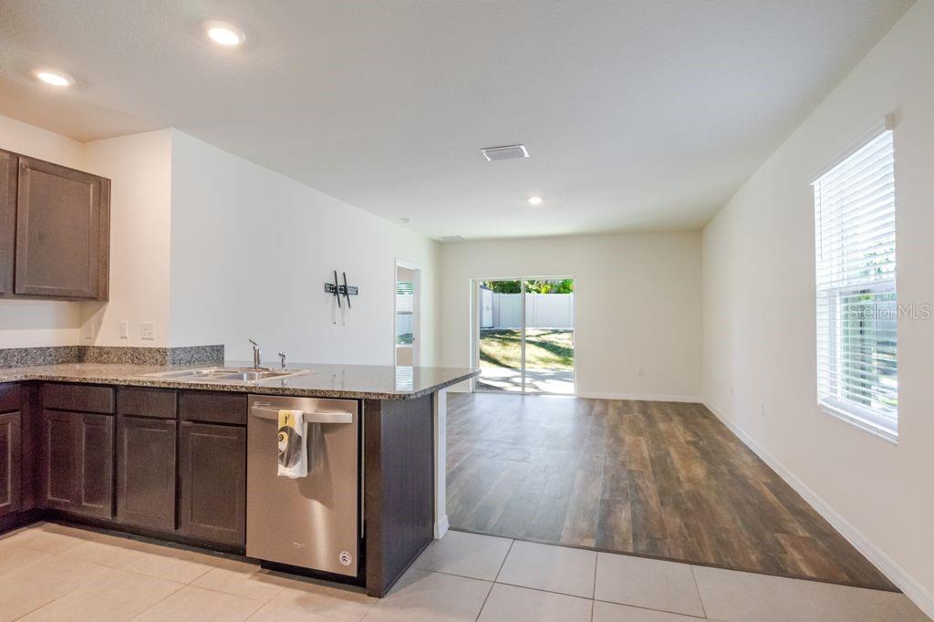 Image 12 of 40 For 10945 Trailing Vine Drive