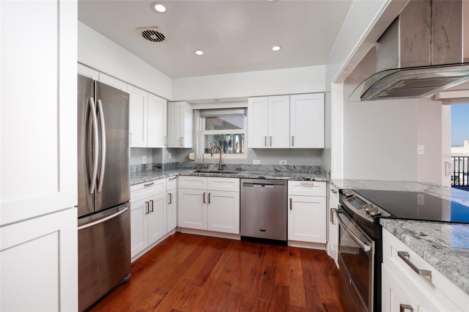 Image 10 of 32 For 750 Burlington Avenue N 5b