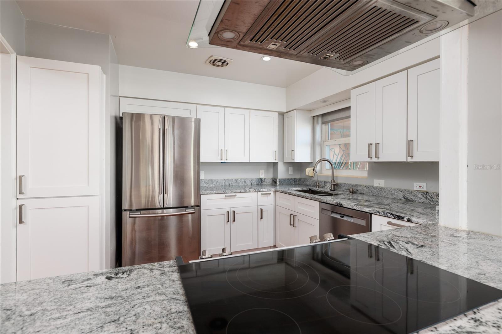 Image 11 of 32 For 750 Burlington Avenue N 5b