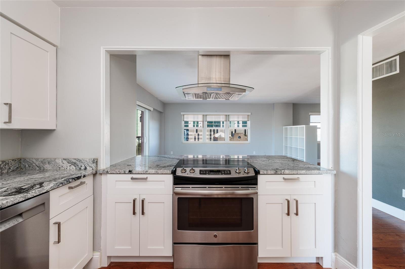 Image 12 of 32 For 750 Burlington Avenue N 5b