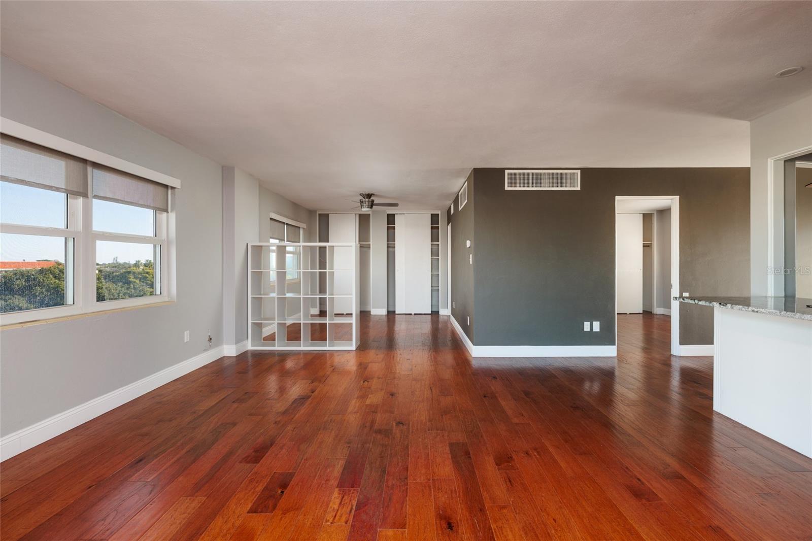 Image 17 of 32 For 750 Burlington Avenue N 5b