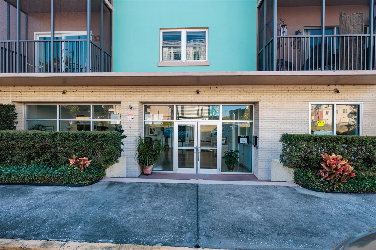 Image 27 of 32 For 750 Burlington Avenue N 5b