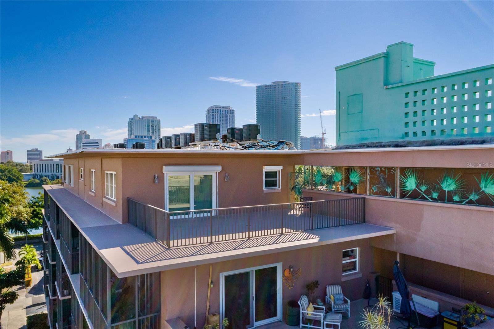 Image 5 of 32 For 750 Burlington Avenue N 5b