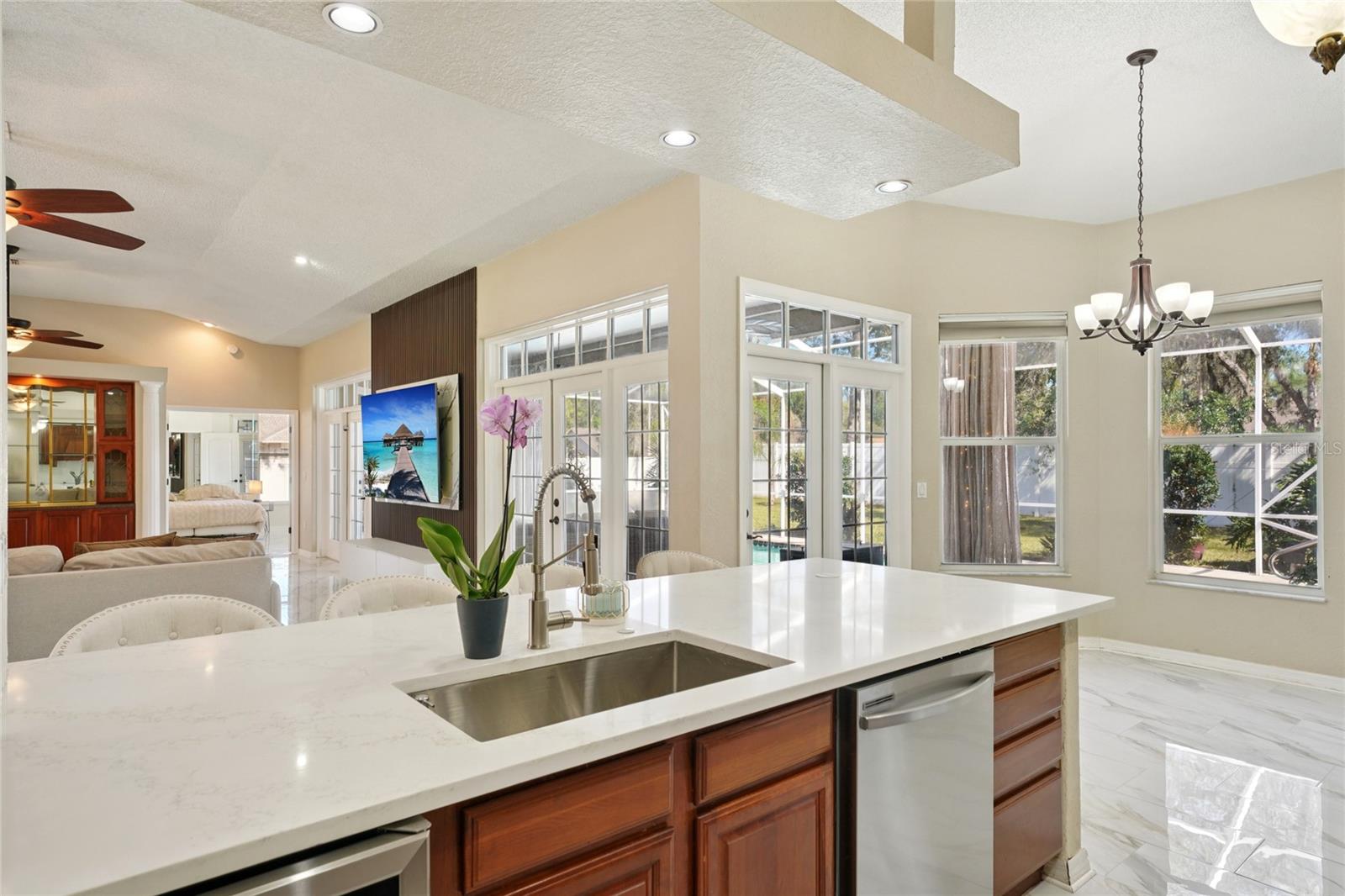 Image 22 of 100 For 321 Cressida Circle